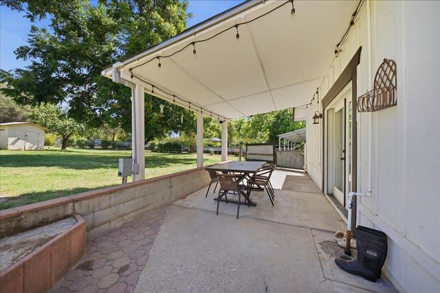 9075 Meadow Ln, Newcastle, CA 95658