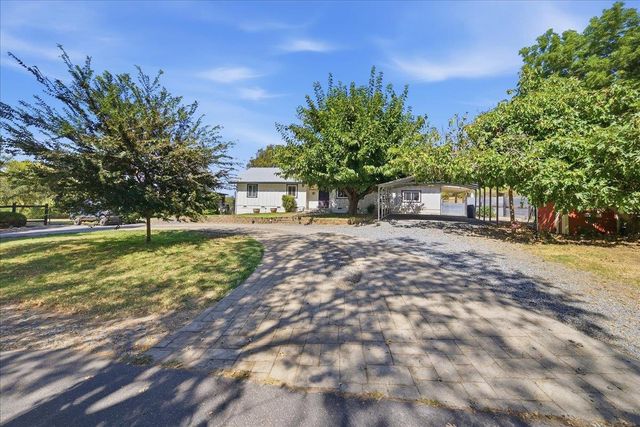 9075 Meadow Ln, Newcastle, CA 95658