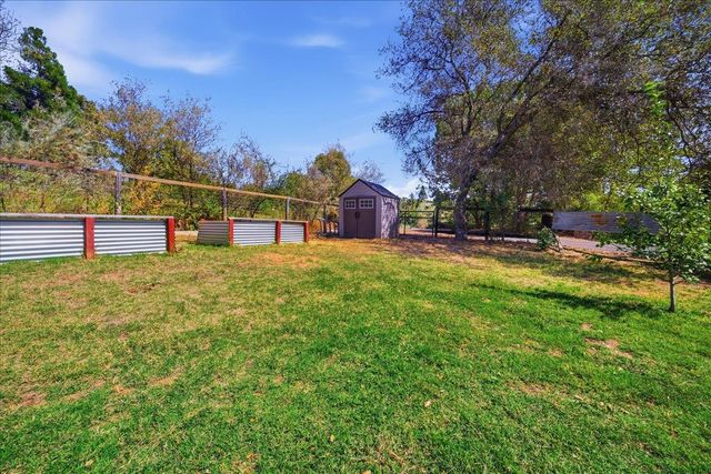 9075 Meadow Ln, Newcastle, CA 95658