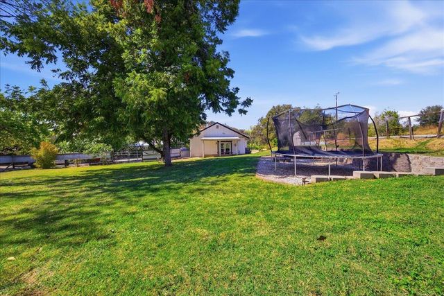 9075 Meadow Ln, Newcastle, CA 95658