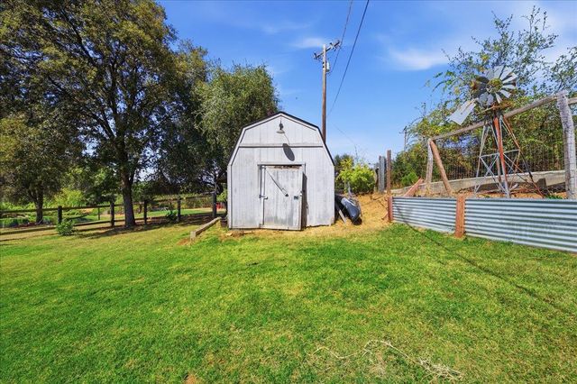 9075 Meadow Ln, Newcastle, CA 95658