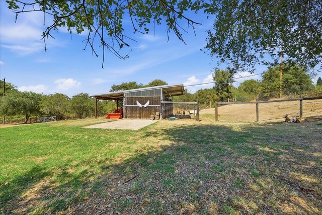 9075 Meadow Ln, Newcastle, CA 95658