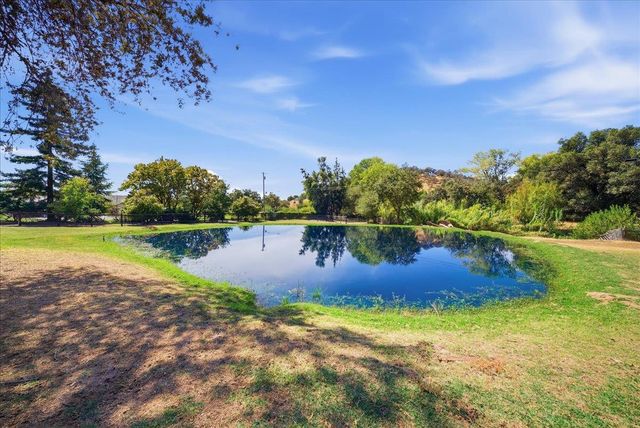 9075 Meadow Ln, Newcastle, CA 95658