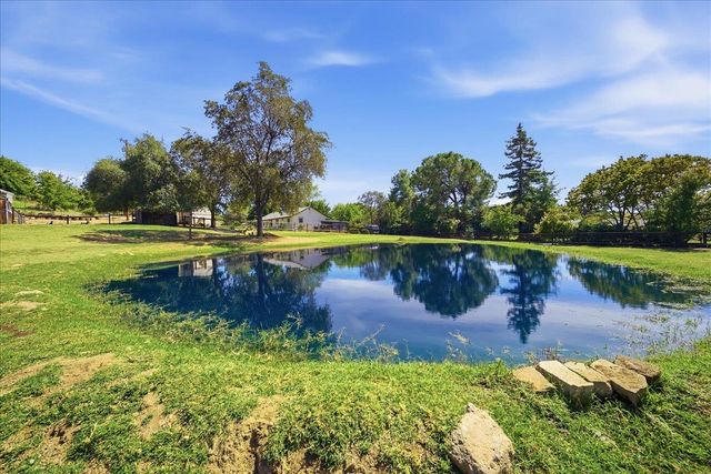 9075 Meadow Ln, Newcastle, CA 95658