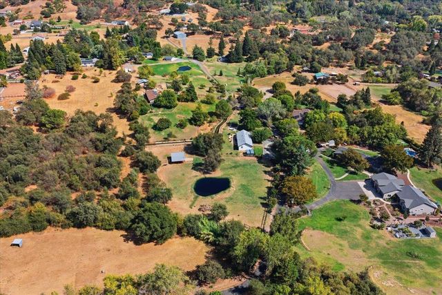 9075 Meadow Ln, Newcastle, CA 95658