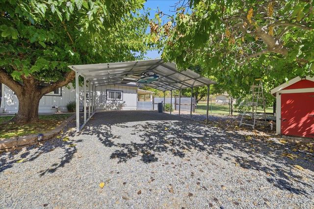9075 Meadow Ln, Newcastle, CA 95658