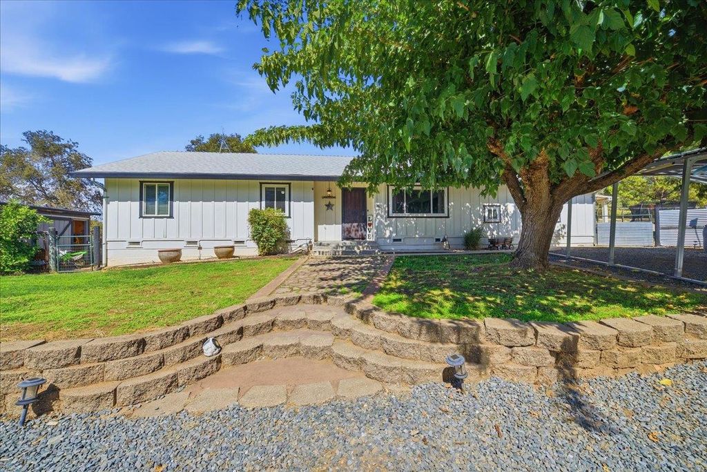 9075 Meadow Ln, Newcastle, CA 95658