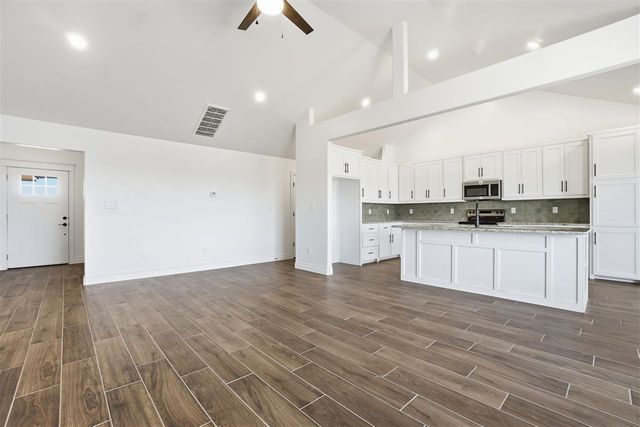 6095 SW 112th St, Lawton, OK 73505