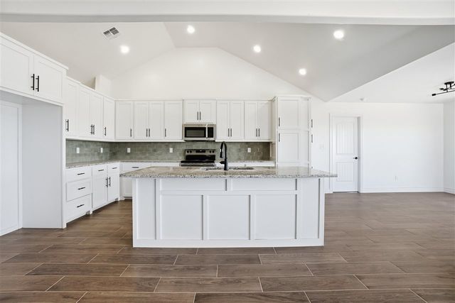 6095 SW 112th St, Lawton, OK 73505