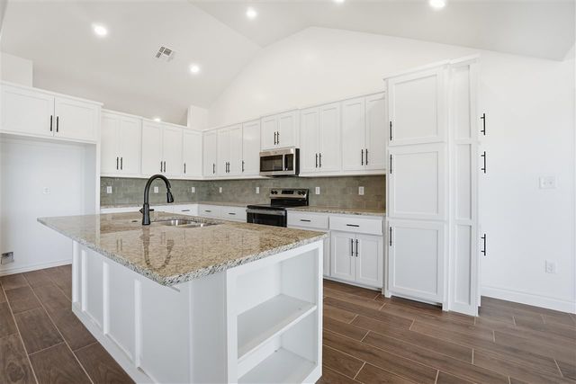 6095 SW 112th St, Lawton, OK 73505