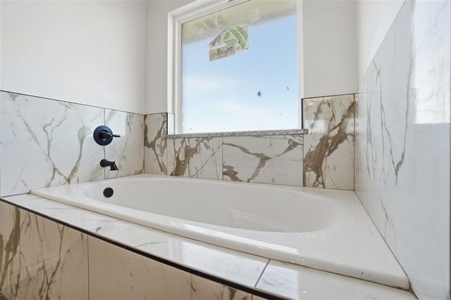 6095 SW 112th St, Lawton, OK 73505