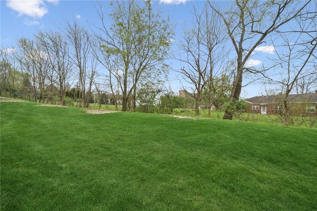 204 Blue Grass Cir, Monroeville, PA 15146