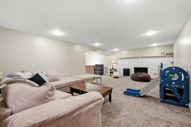 1067 Mount Vernon Rd, Hurricane, WV 25526