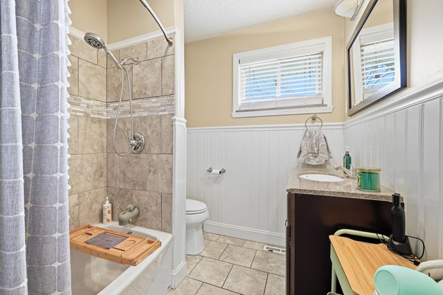 1067 Mount Vernon Rd, Hurricane, WV 25526