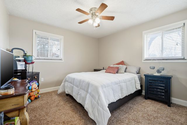 1067 Mount Vernon Rd, Hurricane, WV 25526