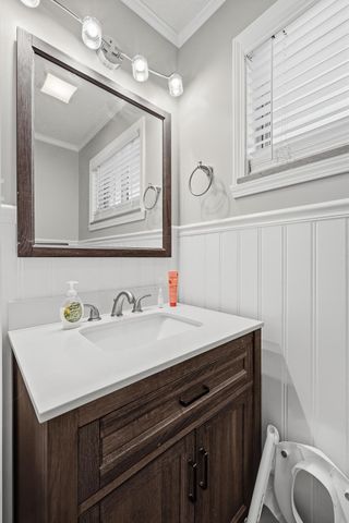 1067 Mount Vernon Rd, Hurricane, WV 25526