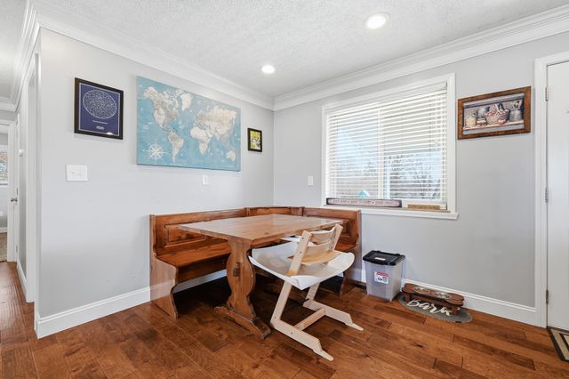 1067 Mount Vernon Rd, Hurricane, WV 25526