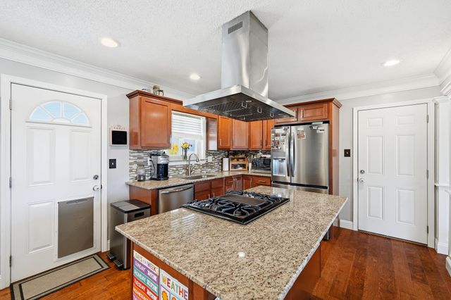 1067 Mount Vernon Rd, Hurricane, WV 25526