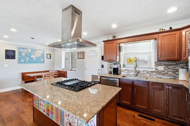 1067 Mount Vernon Rd, Hurricane, WV 25526