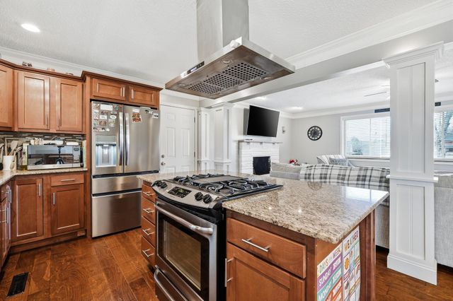 1067 Mount Vernon Rd, Hurricane, WV 25526