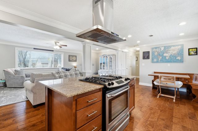 1067 Mount Vernon Rd, Hurricane, WV 25526