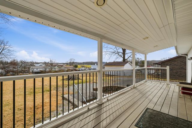 1067 Mount Vernon Rd, Hurricane, WV 25526