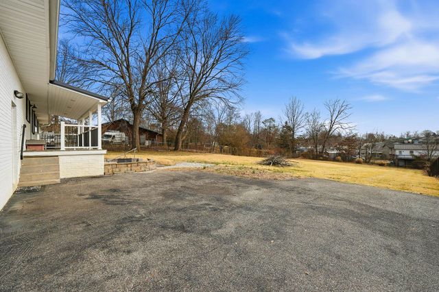 1067 Mount Vernon Rd, Hurricane, WV 25526