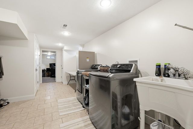 1067 Mount Vernon Rd, Hurricane, WV 25526