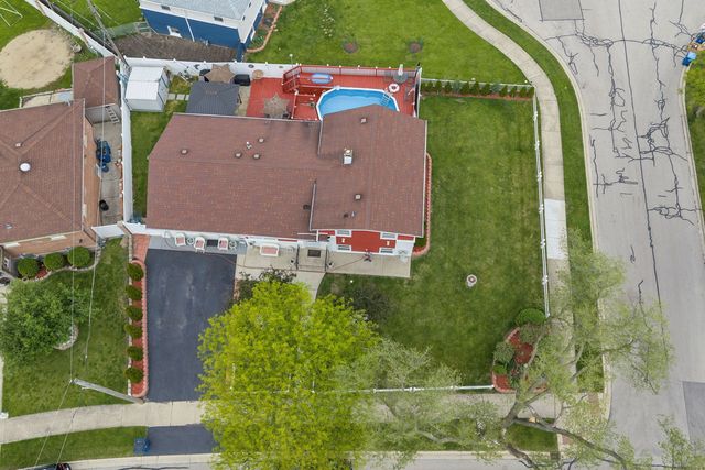 115 N Rose Avenue, Addison, IL 60101