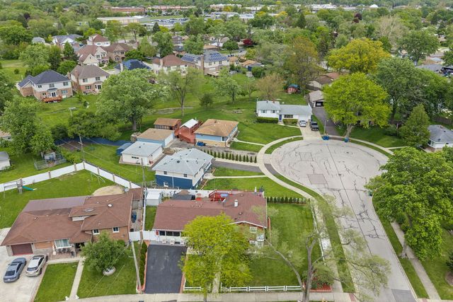 115 N Rose Avenue, Addison, IL 60101