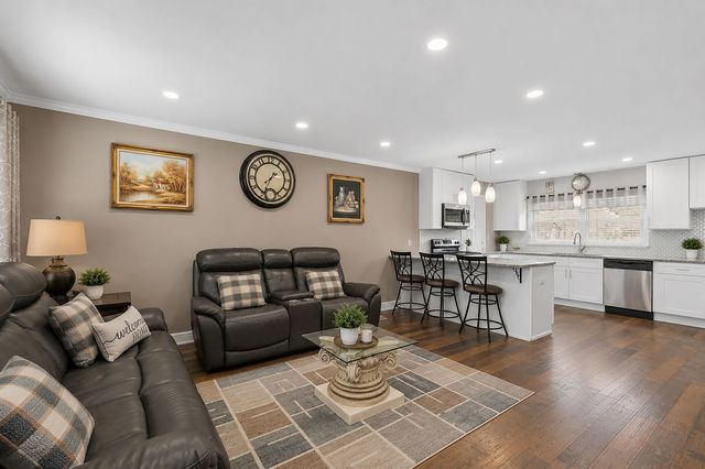 115 N Rose Avenue, Addison, IL 60101