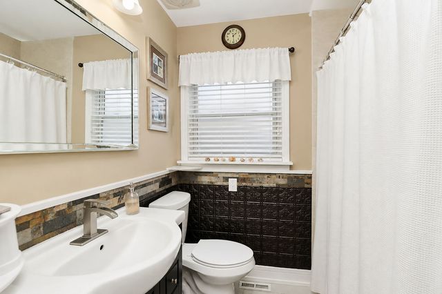 115 N Rose Avenue, Addison, IL 60101
