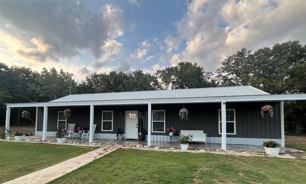 885 County Road 4122, Campbell, TX 75422