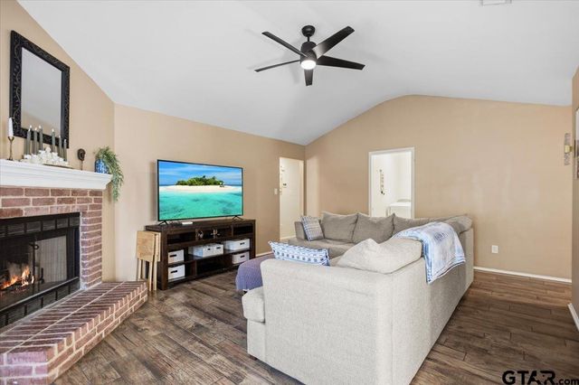 261 Frederick Cir, Flint, TX 75762