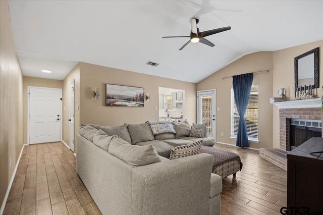 261 Frederick Cir, Flint, TX 75762