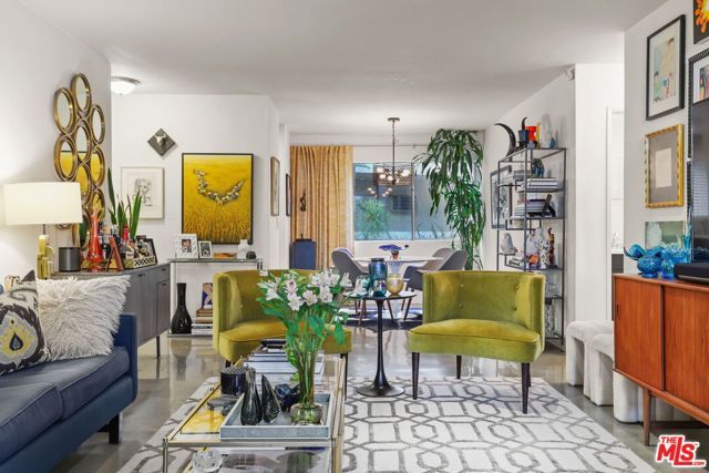 8400 De Longpre Avenue 202, West Hollywood, CA 90069