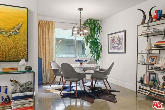 8400 De Longpre Avenue 202, West Hollywood, CA 90069