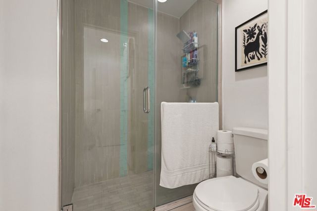 8400 De Longpre Avenue 202, West Hollywood, CA 90069