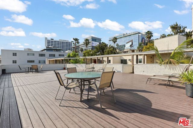 8400 De Longpre Avenue 202, West Hollywood, CA 90069