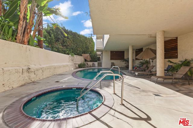 8400 De Longpre Avenue 202, West Hollywood, CA 90069