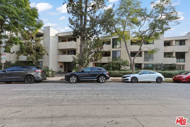 8400 De Longpre Avenue 202, West Hollywood, CA 90069