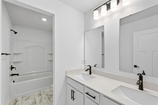 8635 183rd Street W, Lakeville, MN 55044