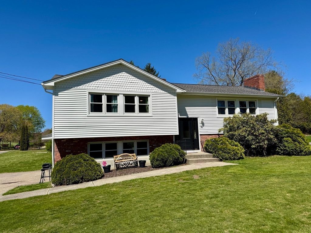 76 Airport Rd, Dudley, MA 01571