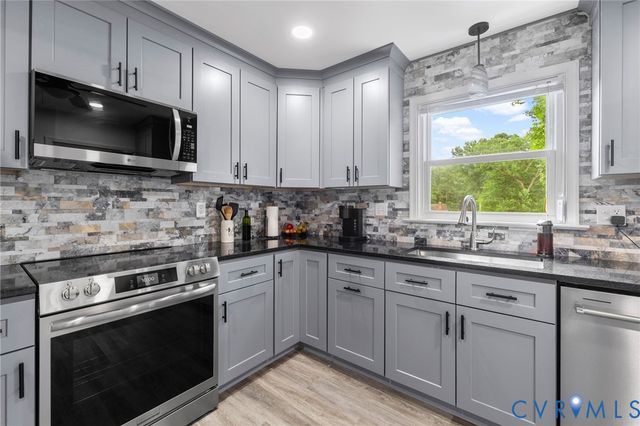 1925 Forestdale Dr, Midlothian, VA 23235