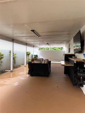 1160 W 33rd Place, Hialeah, FL 33012
