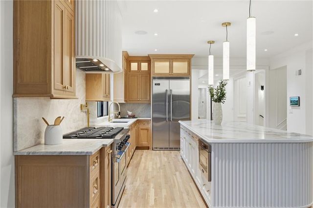 2608 W 118th Street, Leawood, KS 66211