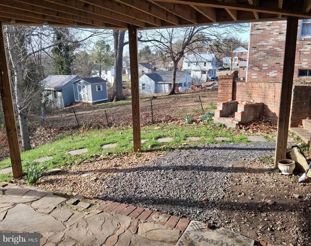 1116 SUMMIT AVE, Front Royal, VA 22630