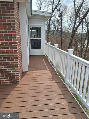 1116 SUMMIT AVE, Front Royal, VA 22630