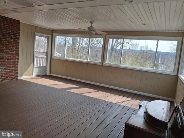 1116 SUMMIT AVE, Front Royal, VA 22630