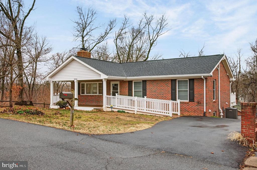 1116 SUMMIT AVE, Front Royal, VA 22630